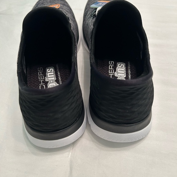 Skechers Slip Ins Black and White Athletic Shoes Size 6 New With Tags - Picture 5 of 8
